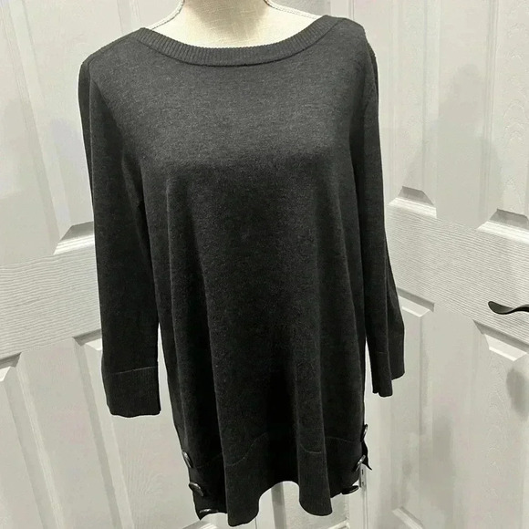 Cable and Gauge Grey sweater with big button detailing - Picture 1 of 7